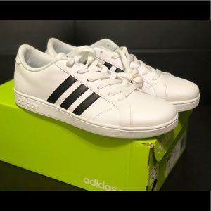 Brand New Adidas Baseline Kids AW4299.